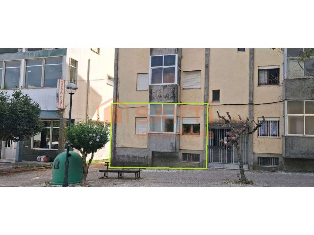 Excelente Apartamento T3 no Coração da Vila de Castanheira de Pera - Grande imagem: 2/18