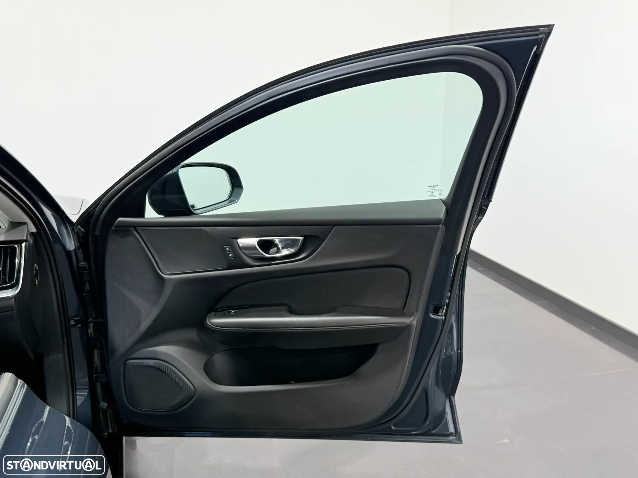 Volvo V60 2.0 D3 Momentum - 36