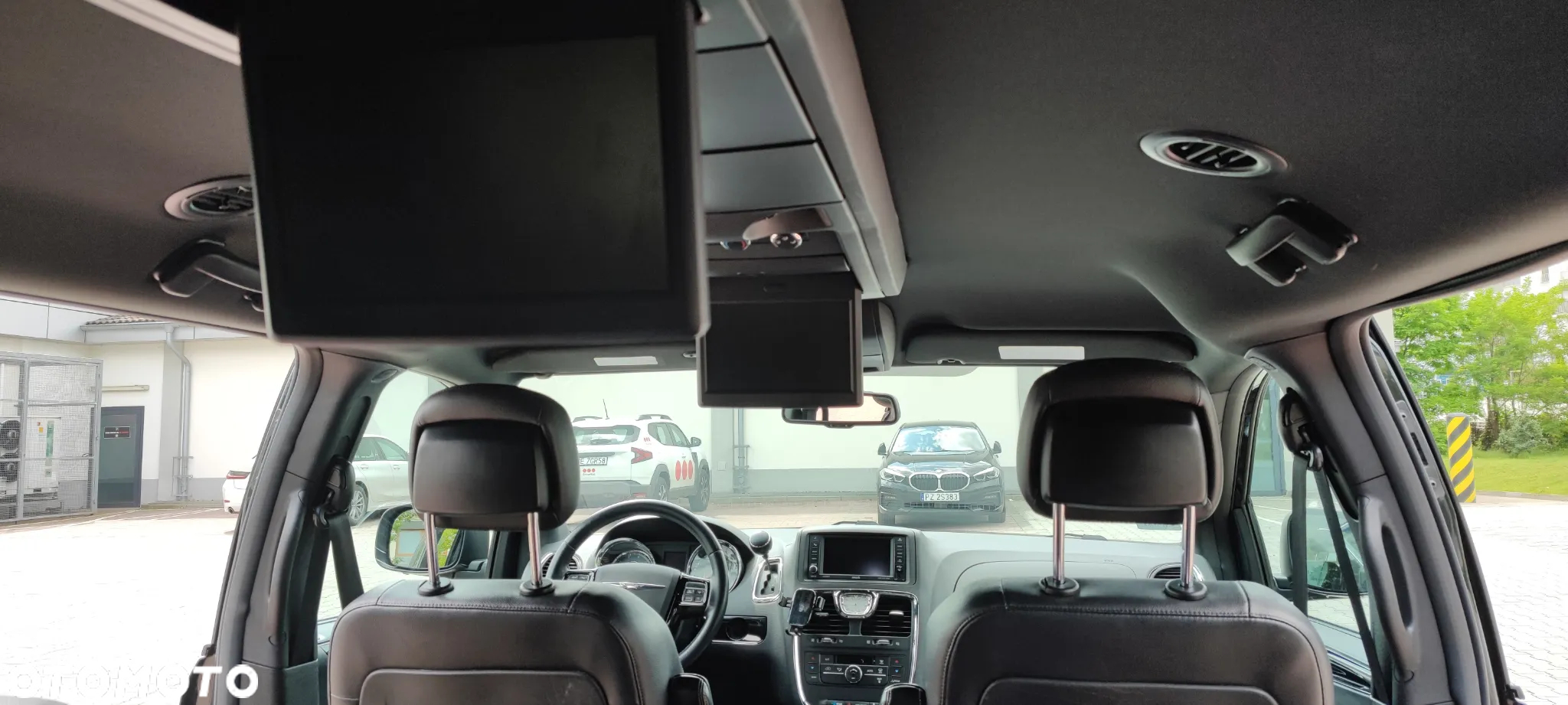 Chrysler Town & Country 3.6 Limited - 17