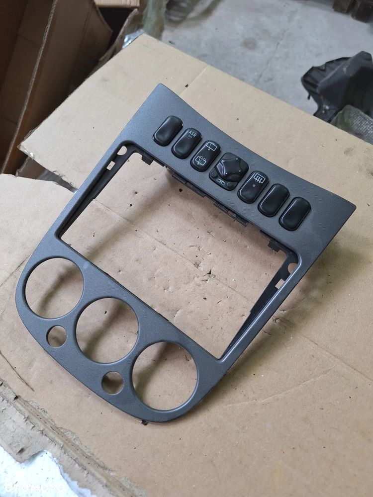 Panel przełączników ramka Mercedes A170 1688203610 - 2