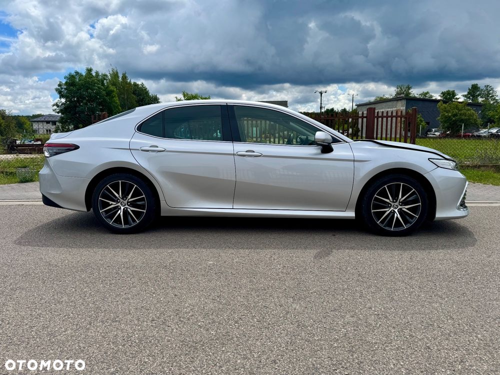 Toyota Camry 2.5 Hybrid Dynamic Force Executive e-CVT - 2
