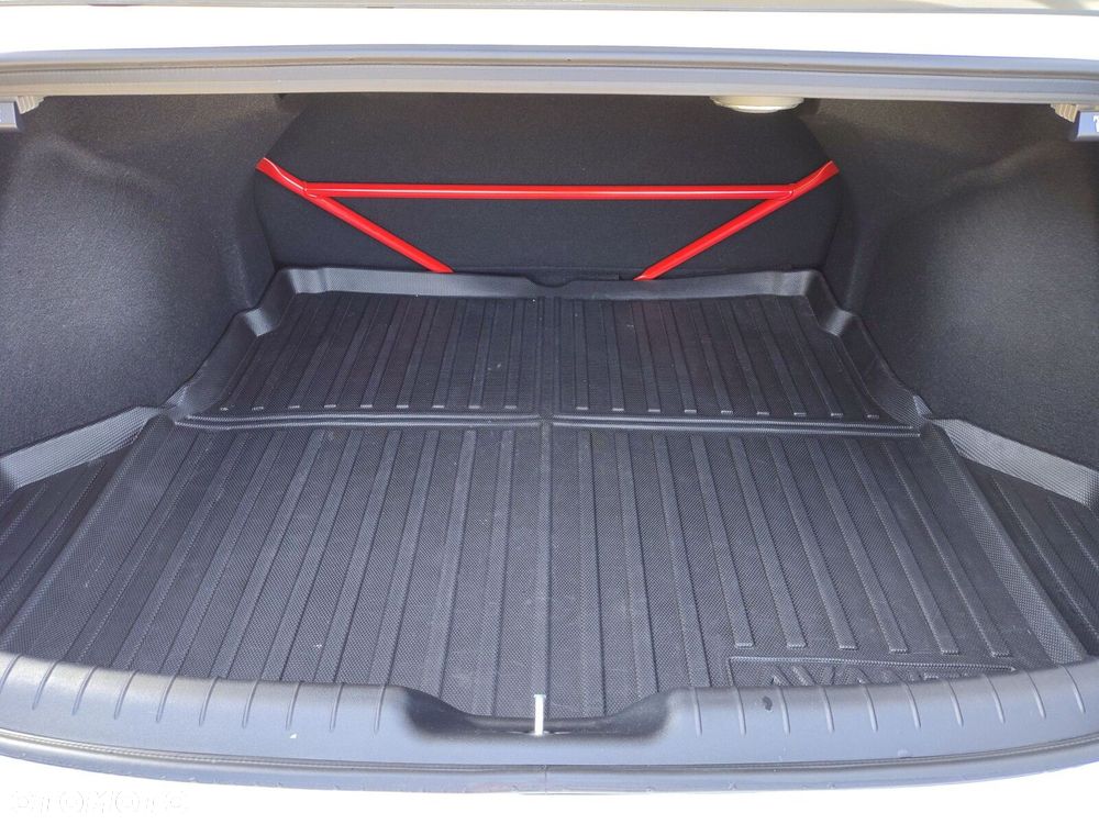 Hyundai Elantra - 27