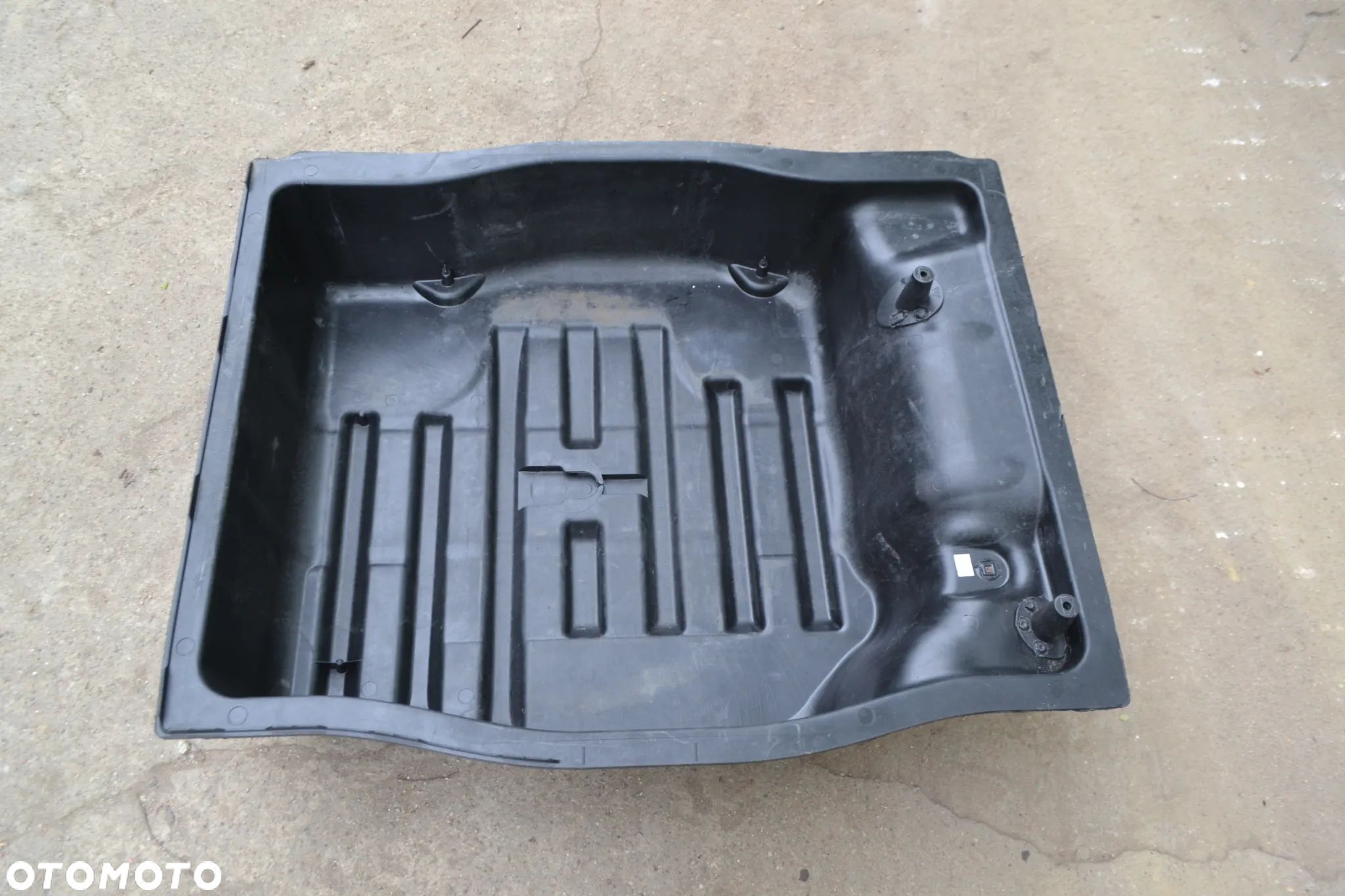 VW PASSAT B6 B7 WANNA WNĘKA BAGAŻNIKA KOŁA ZAPASOWEGO 3C0813114D POMORSKIE - 1