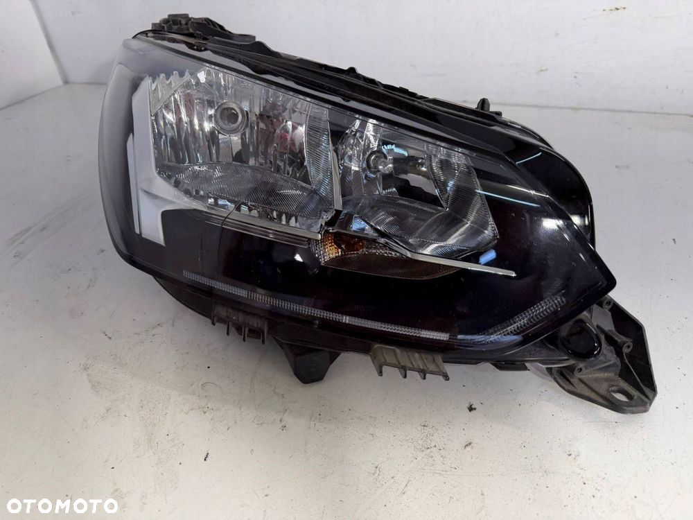 lampa prawy przód prawa przednia peugeot 208 ii eu - 2