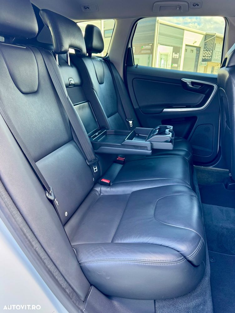 Volvo XC 60 D4AWD Summum - 18