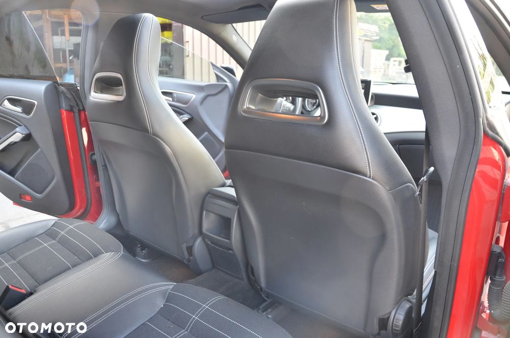 Mercedes-Benz CLA 200 Urban - 31