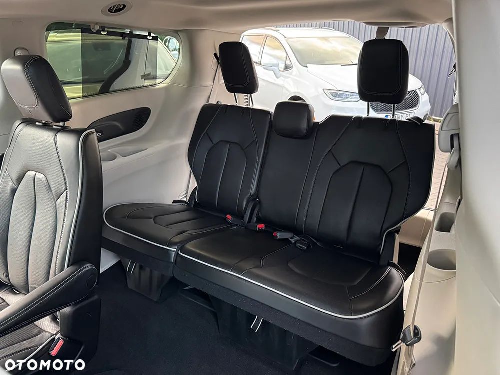 Chrysler Pacifica - 26
