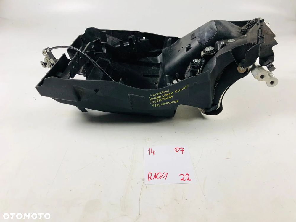 Ducati Multistrada 950 18- Nadkole Wypełnienie Mocowanie Akumulatora - 1