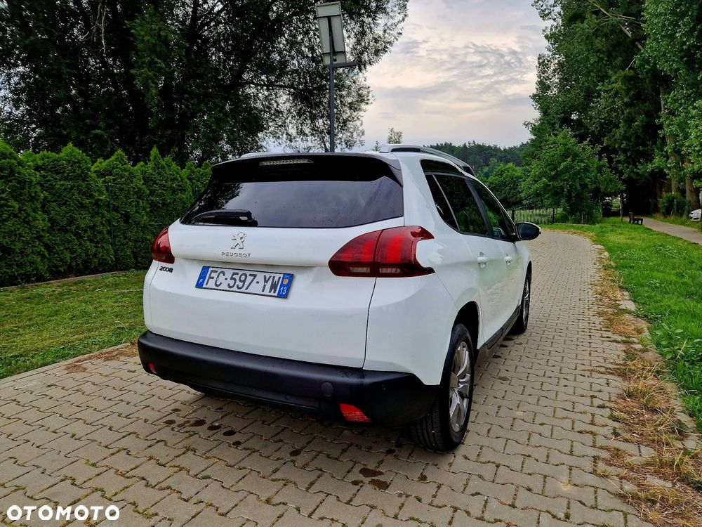 Peugeot 2008 - 11