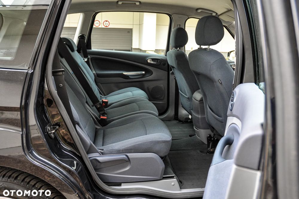 Ford S-Max - 12