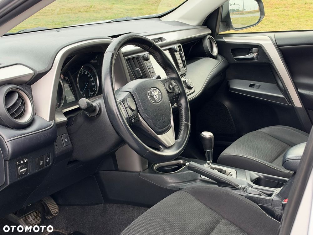 Toyota RAV4 Hybrid Premium 4x2 - 17