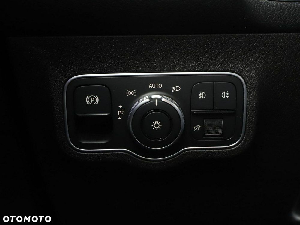 Mercedes-Benz GLB 200 d 8G-DCT Progressive - 38