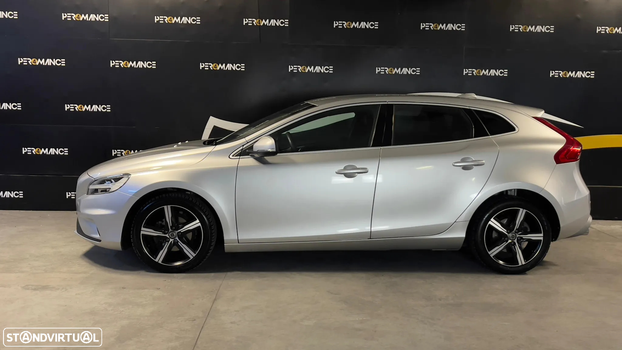 Volvo V40 2.0 D2 R-Design - 3