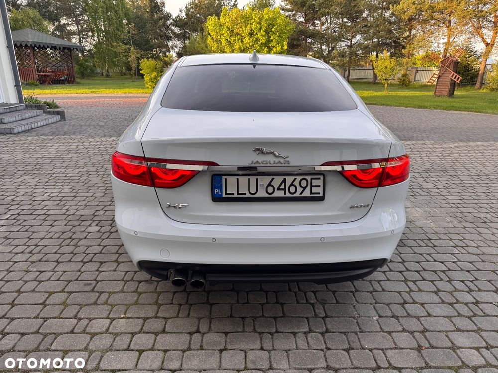 Jaguar XF 20d Prestige - 9