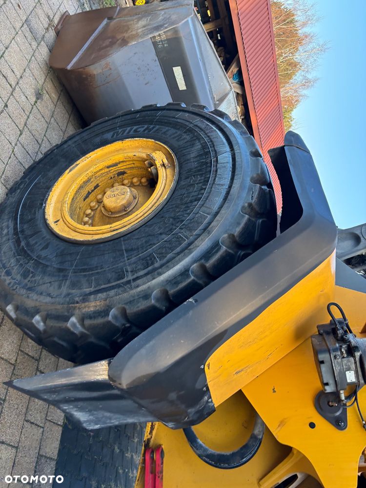 Volvo L150H rok 2011, 26ton, 4,2m3 opony 70%, bdb - 9