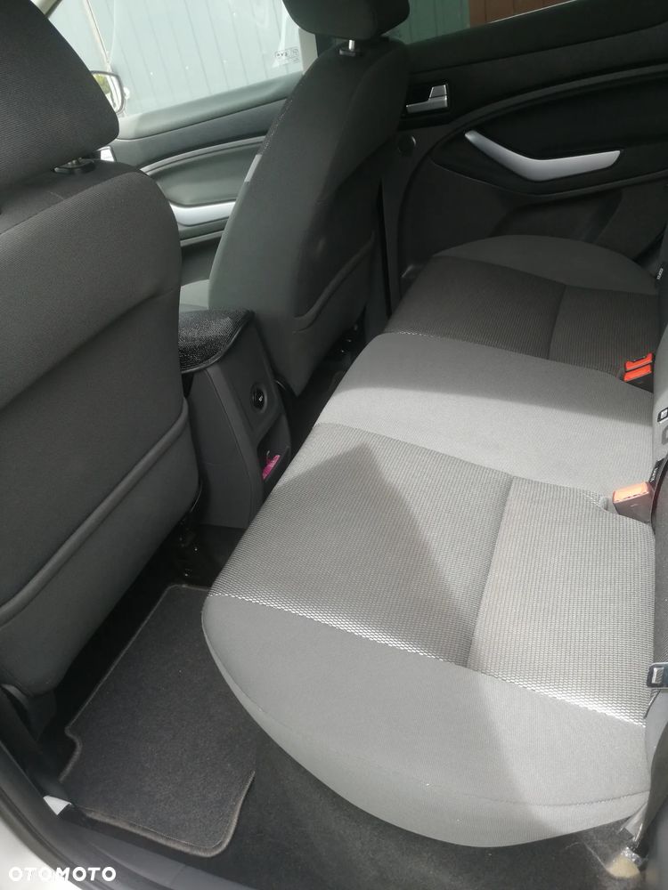 Ford Kuga 2.5 4x4 Trend - 13
