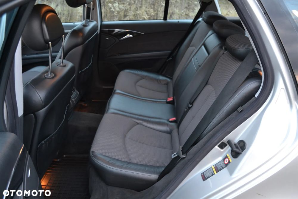 Mercedes-Benz Klasa E 240 4Matic Avantgarde - 15