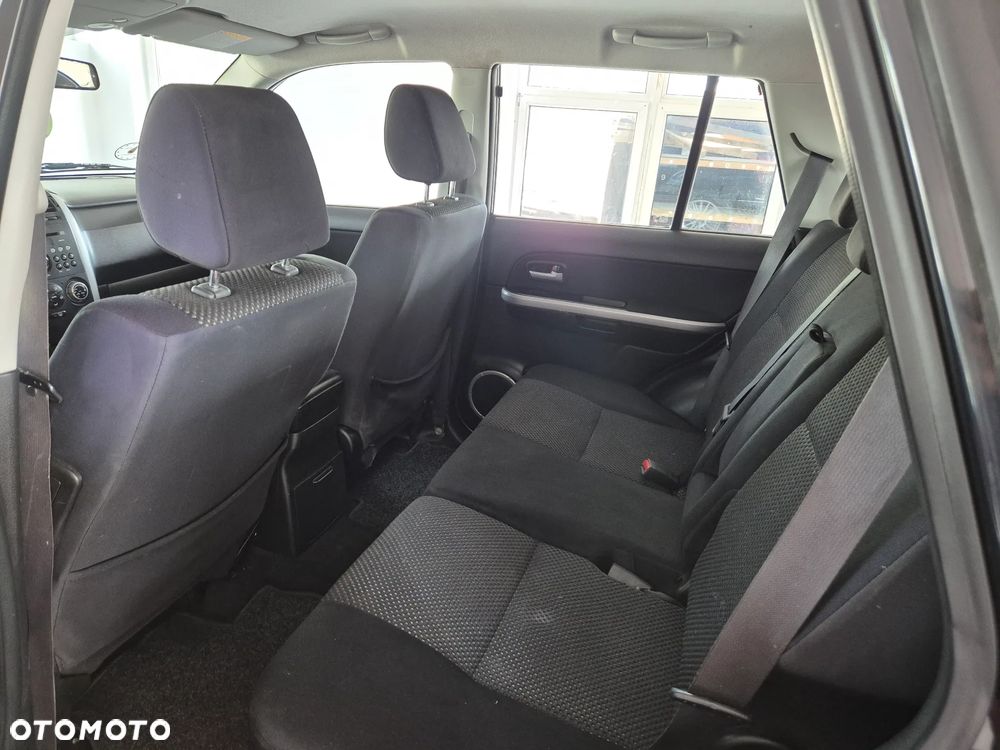 Suzuki Grand Vitara 2.0 Club - 11