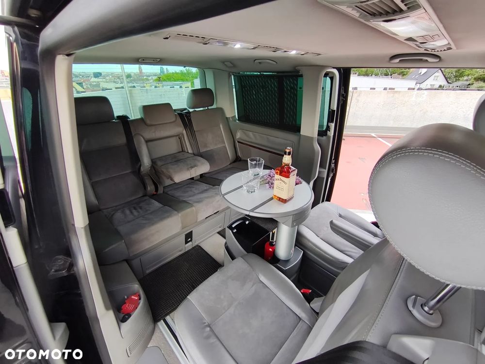 Volkswagen Multivan - 22