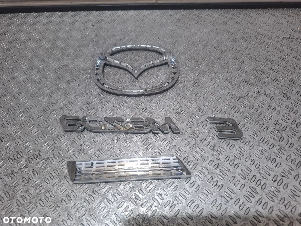 Znaczek logo komplet klapy bagażnika Mazda III 2015 rok - 2