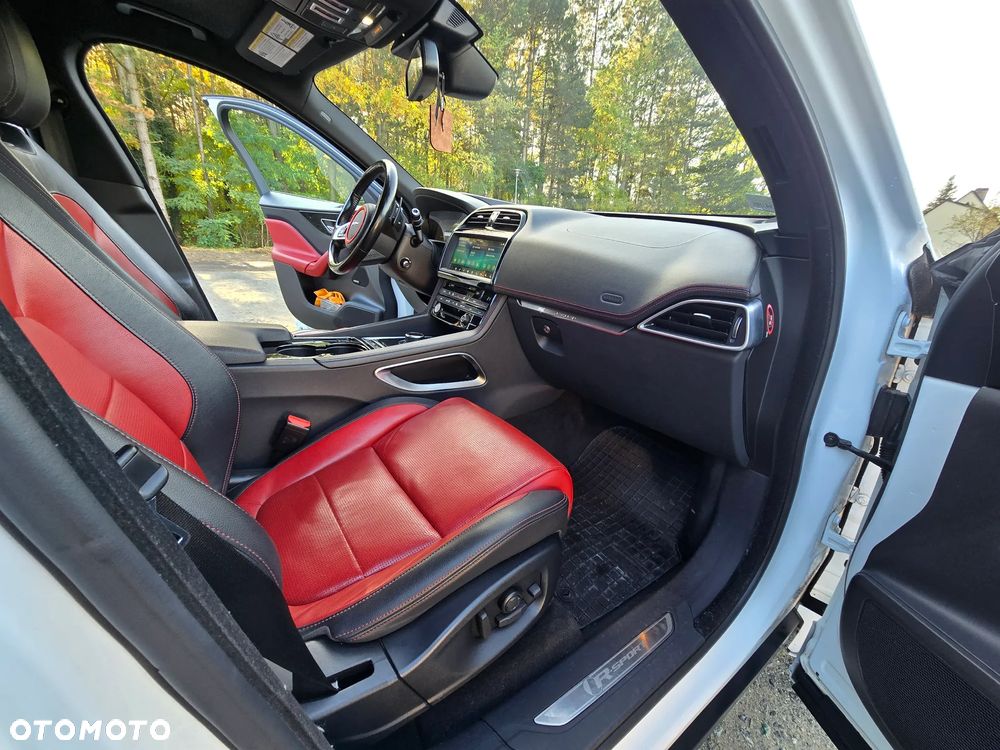 Jaguar F-Pace 20d AWD R-Sport - 22