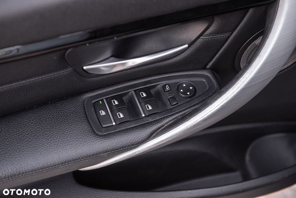 BMW Seria 3 330e iPerformance Advantage - 32
