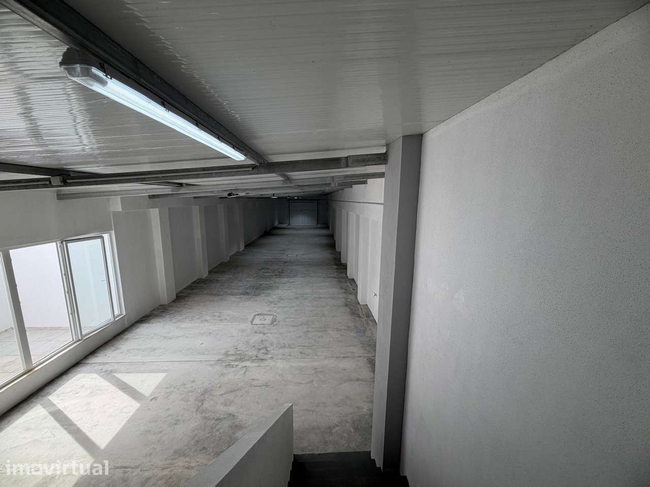 Armazém Totalmente Remodelado na Baixa da Banheira - Grande imagem: 4/15