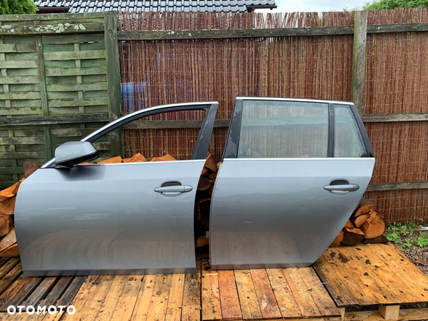 BMW E-61 lift drzwi lewy tył Spacegray Metalic