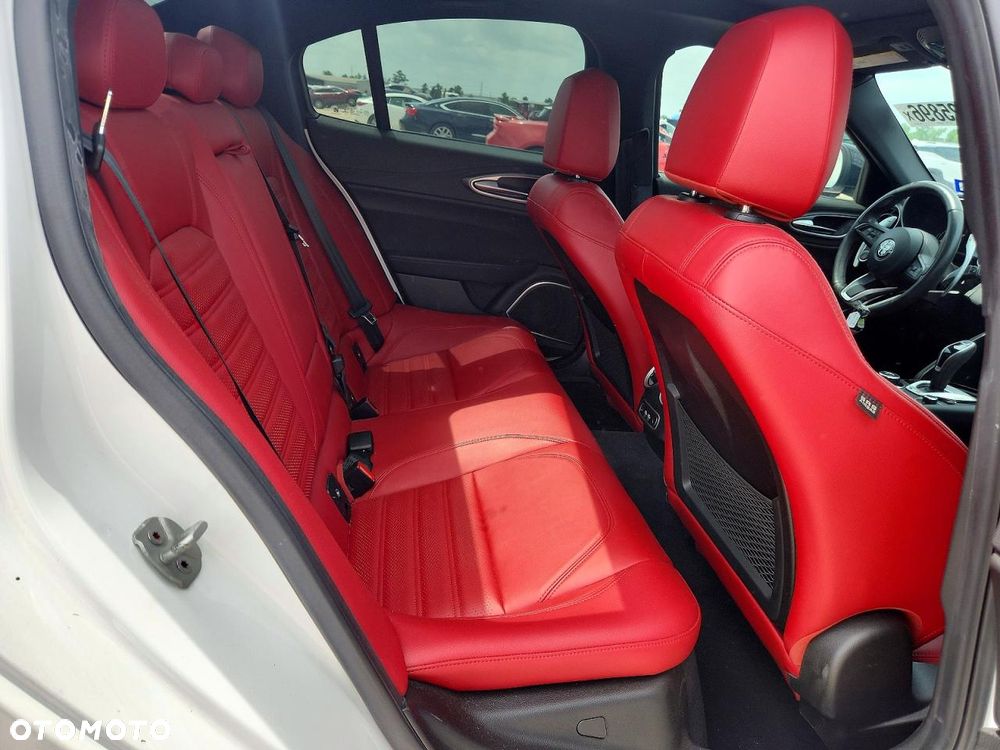 Alfa Romeo Giulia 2.0 Turbo 16V AT8 Veloce Ti - 8