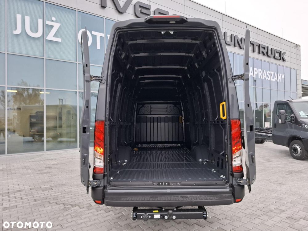 Iveco IMPONUJĄCA KUBATURA 18m3, ŚWIETNA DOSTĘPNOŚĆ, MINIMUM FORMALNOŚCI - 11