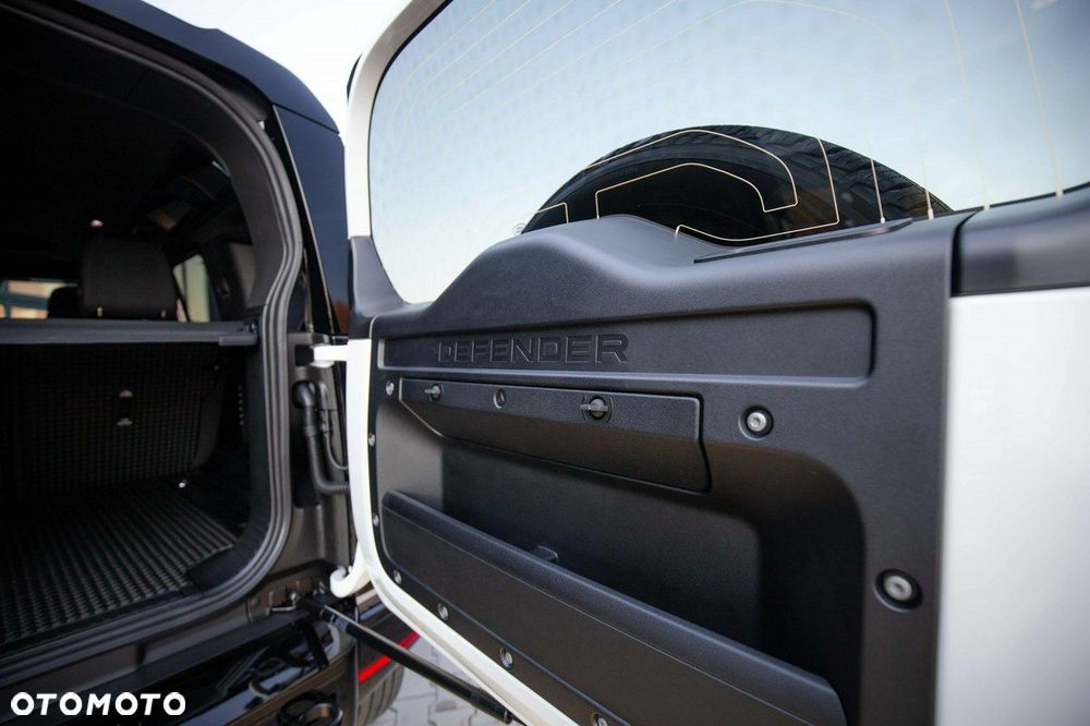 Land Rover Defender - 31