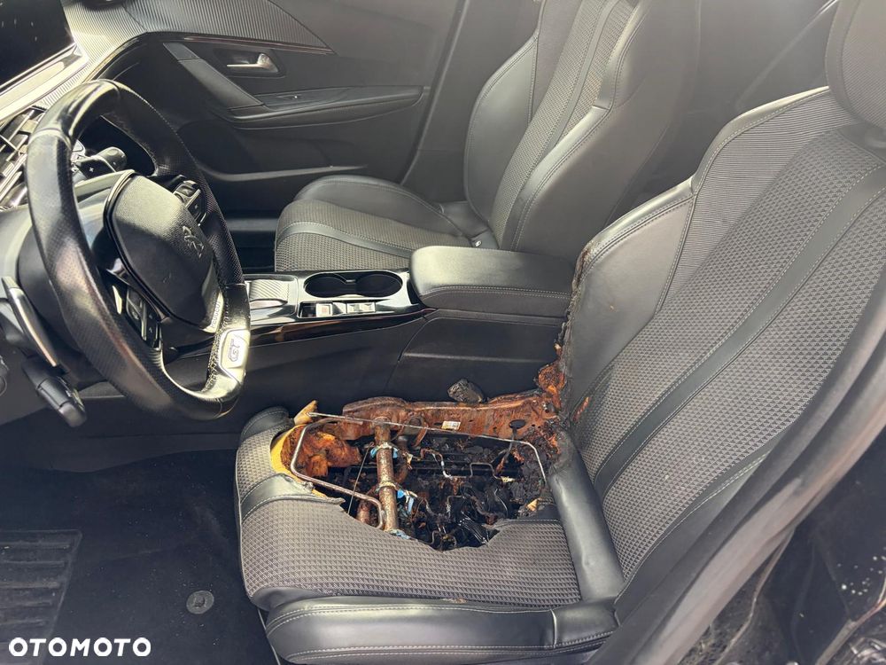 Peugeot 208 PureTech 100 EAT8 GT - 18