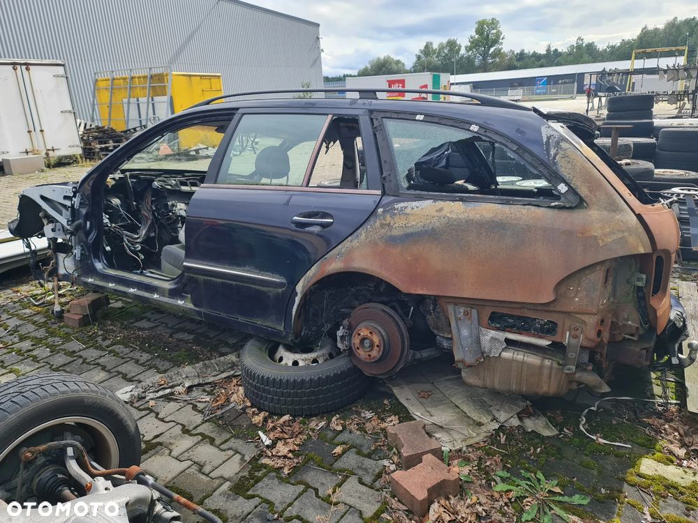 Mercedes-Benz Klasa E 300 T CDI DPF BlueEFFICIENCY 7G-TRONIC - 6