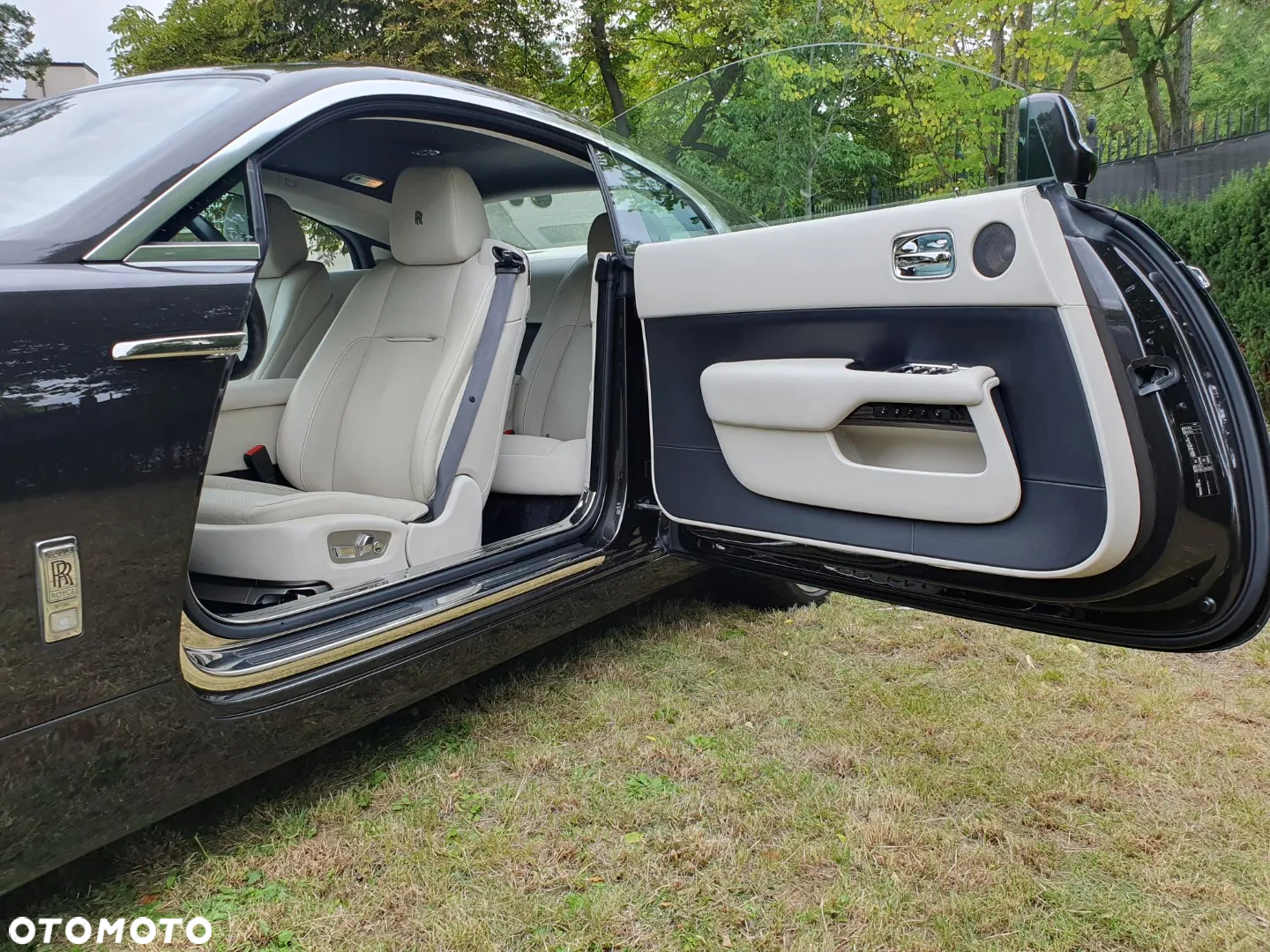 Rolls-Royce Wraith - 25