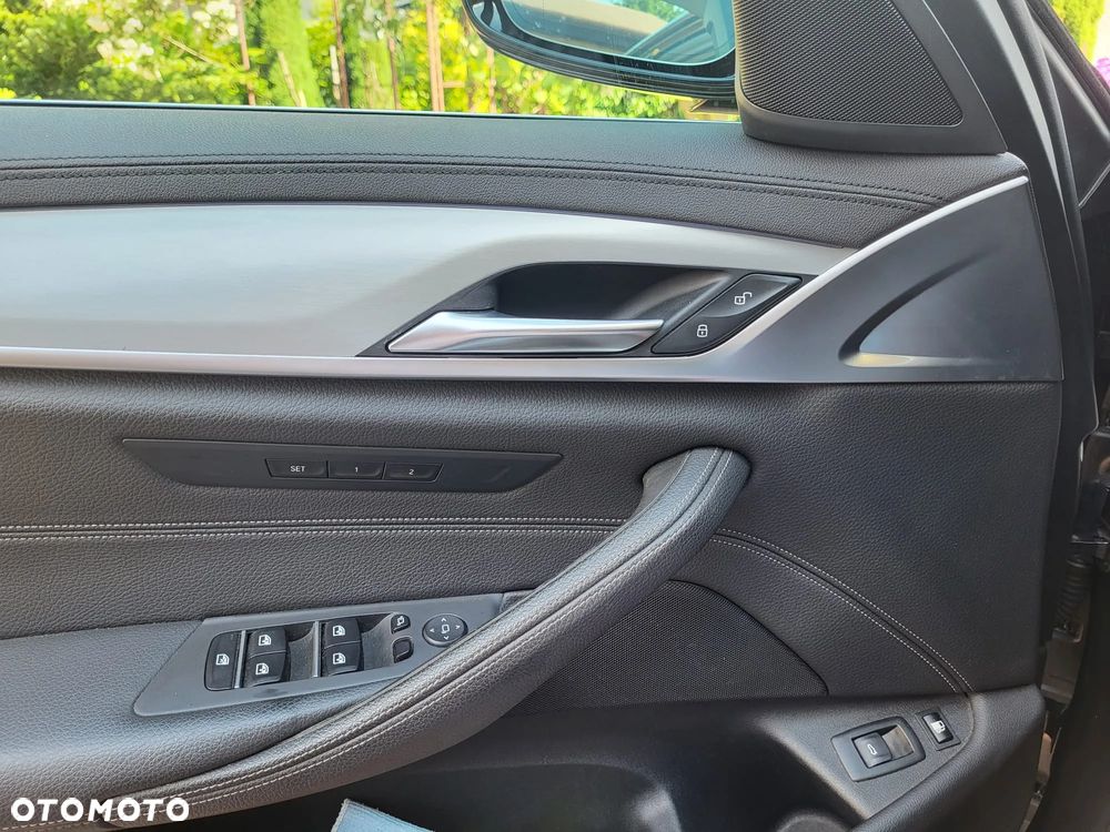 BMW Seria 5 530e iPerformance Luxury Line - 36
