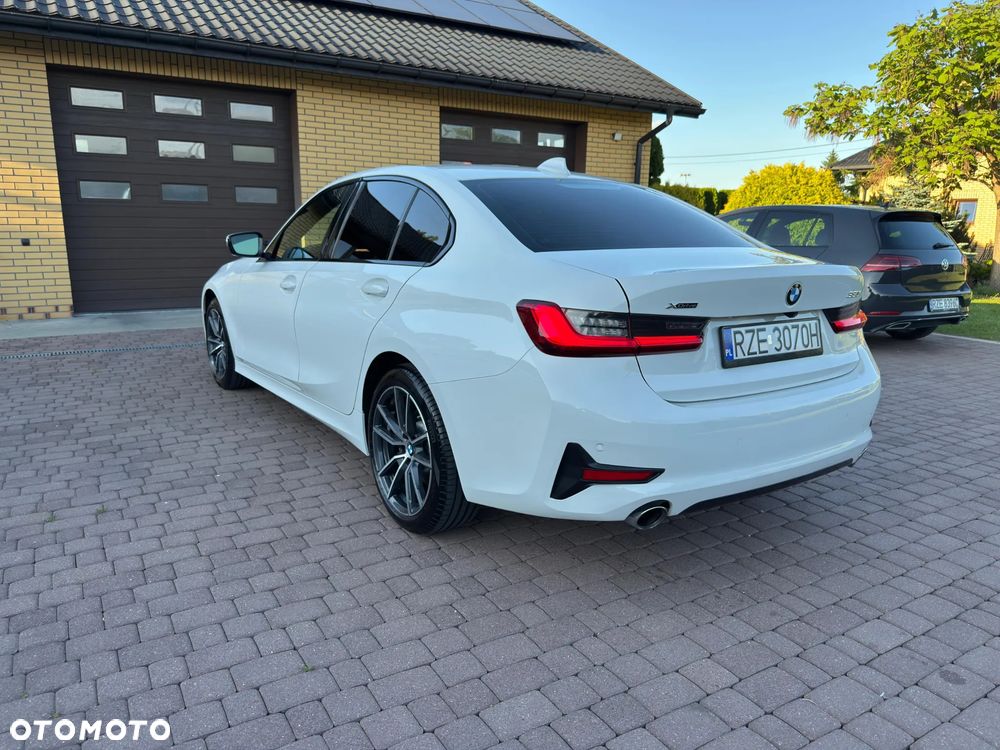 BMW Seria 3 330i xDrive Sport Line - 7