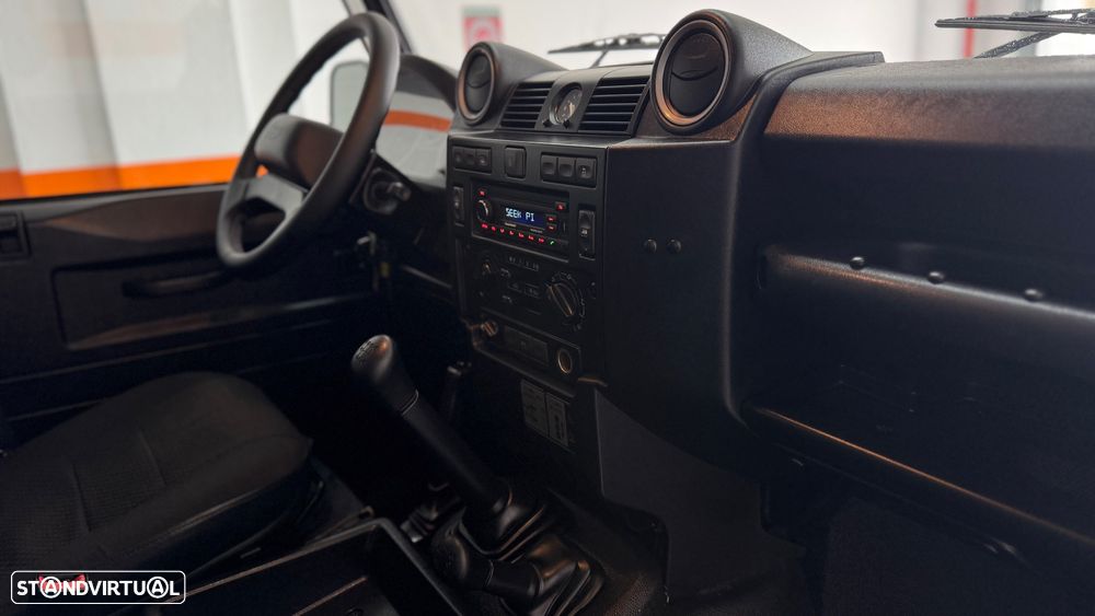 Land Rover Defender 110 DPF E - 38