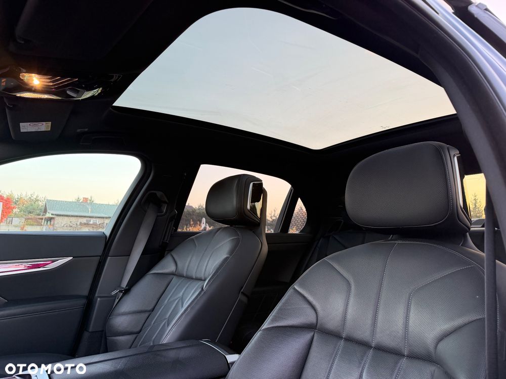 BMW Seria 7 - 18