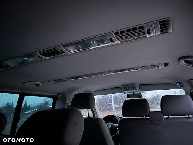 Volkswagen Caravelle - 13