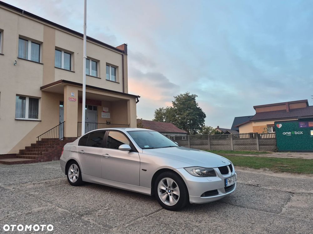 BMW E90 2006 photo 2