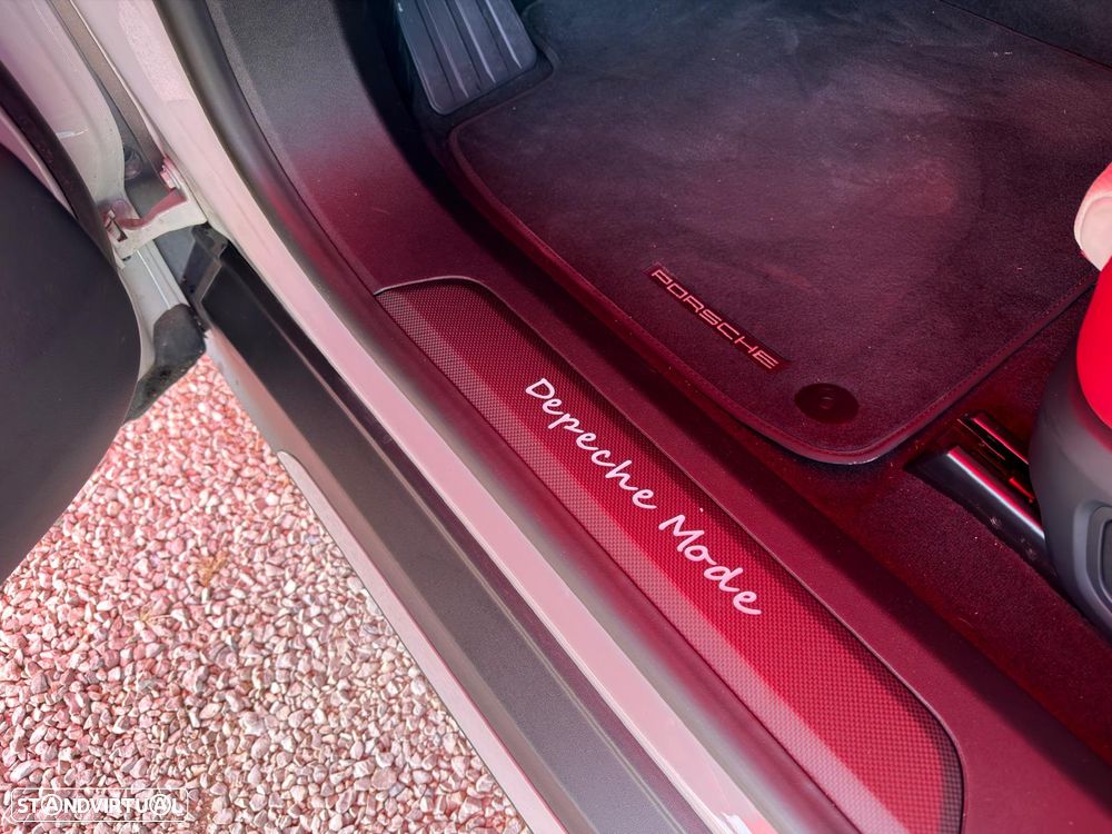 Porsche Taycan Turbo - 13