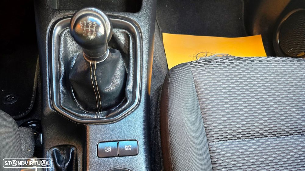 Toyota Hilux 2.4 D-4D 2WD CD Tracker - 7