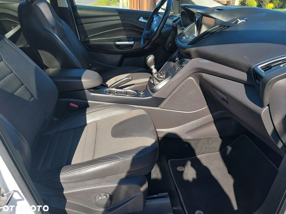 Ford Kuga - 24