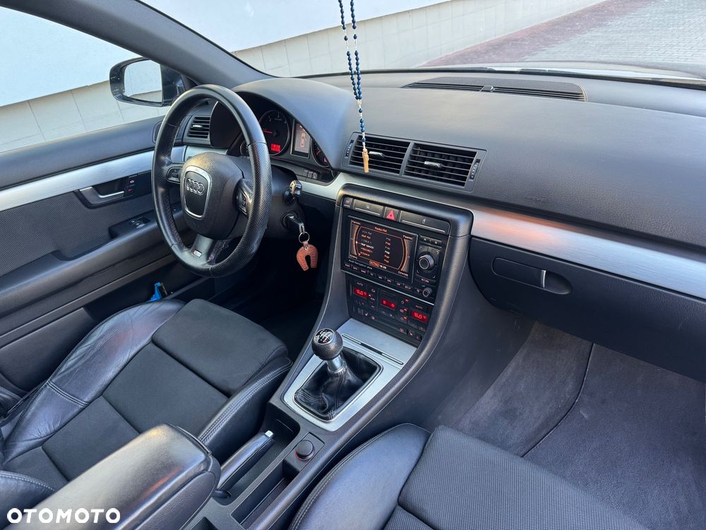 Audi A4 Limousine - 13