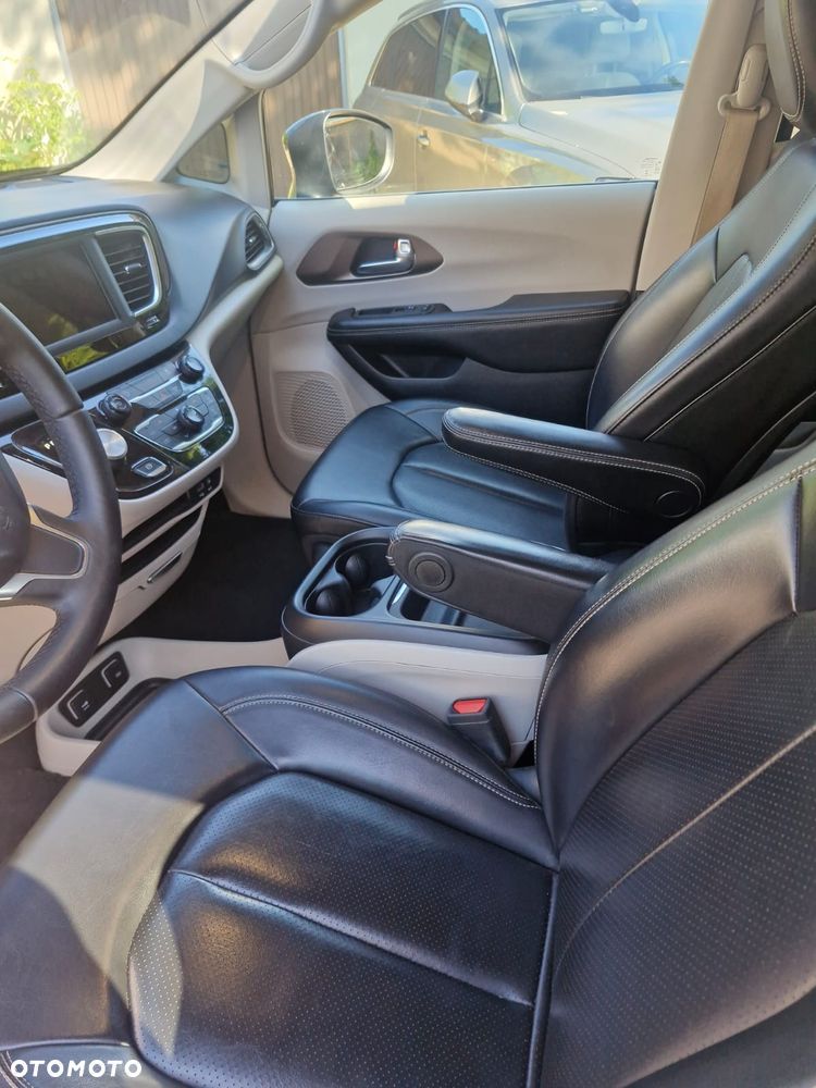Chrysler Pacifica - 25