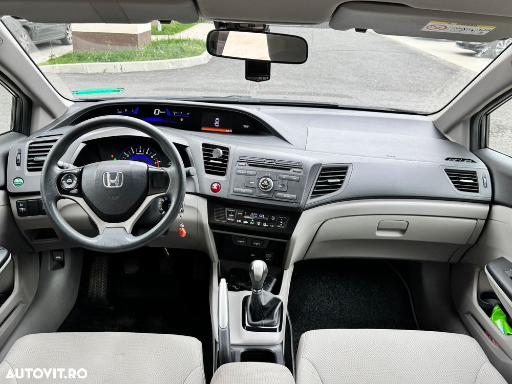 Honda Civic 1.8 i-VTEC MT Elegance Winter Pack - 3