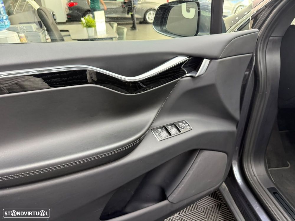 Tesla Model X 100D - 38