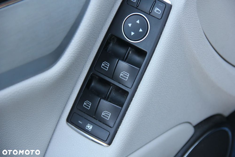 Mercedes-Benz Klasa C 300 7G-TRONIC SPORT EDITION - 26