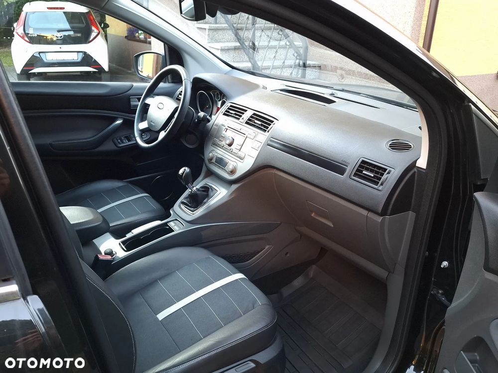 Ford Kuga 2.0 TDCi 2x4 Titanium - 6