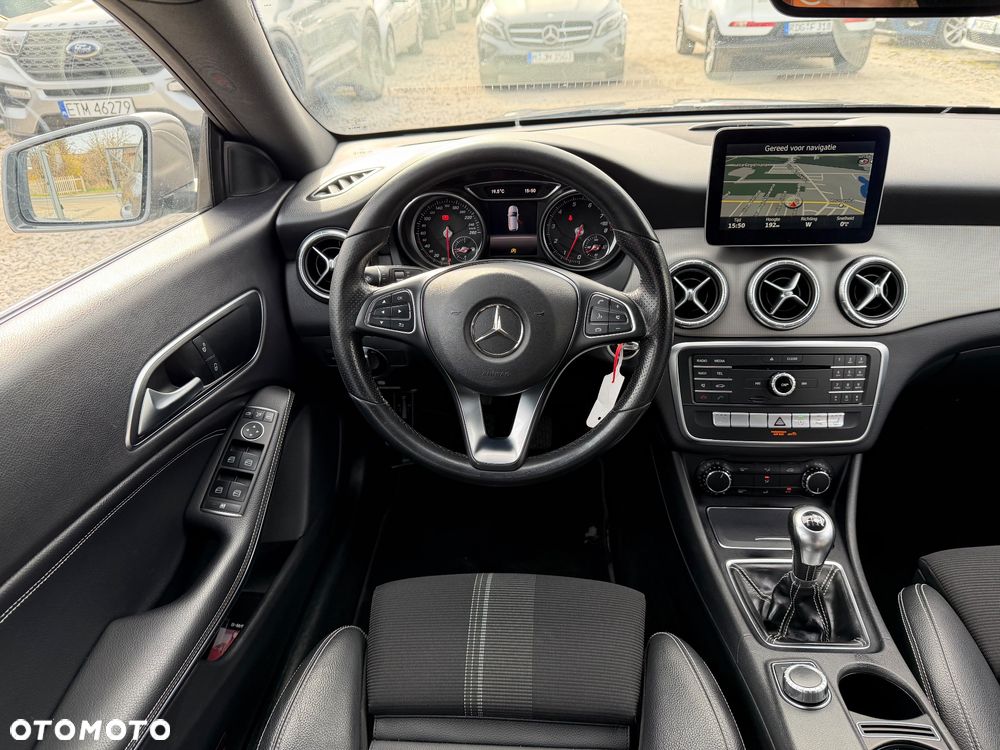 Mercedes-Benz CLA 180 Urban - 33